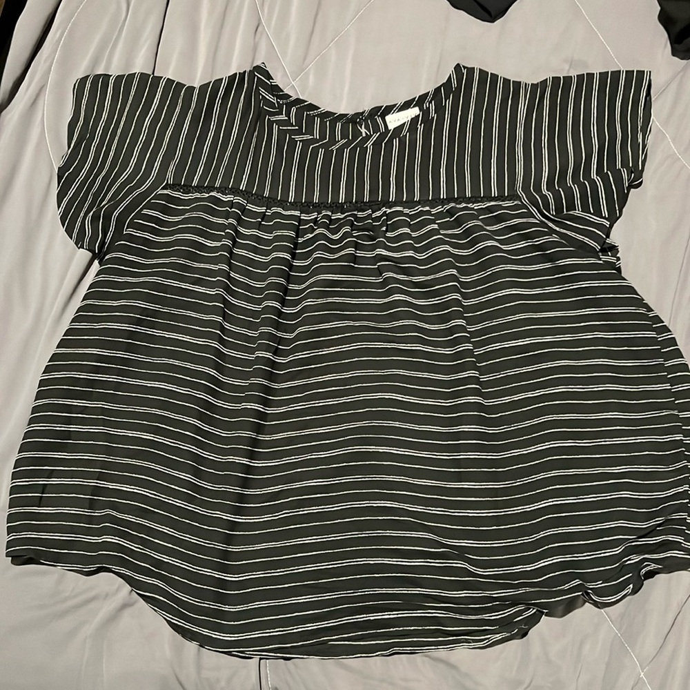 Ava&Viv Flutter Sleeve Top - image 1